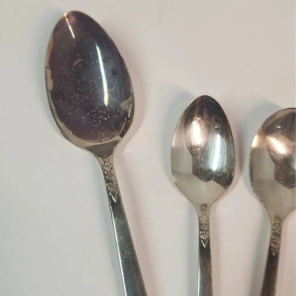 Wm A Rogers Oneida Harmony Pattern 1938 Silverplate Set x 4 Pieces VTG